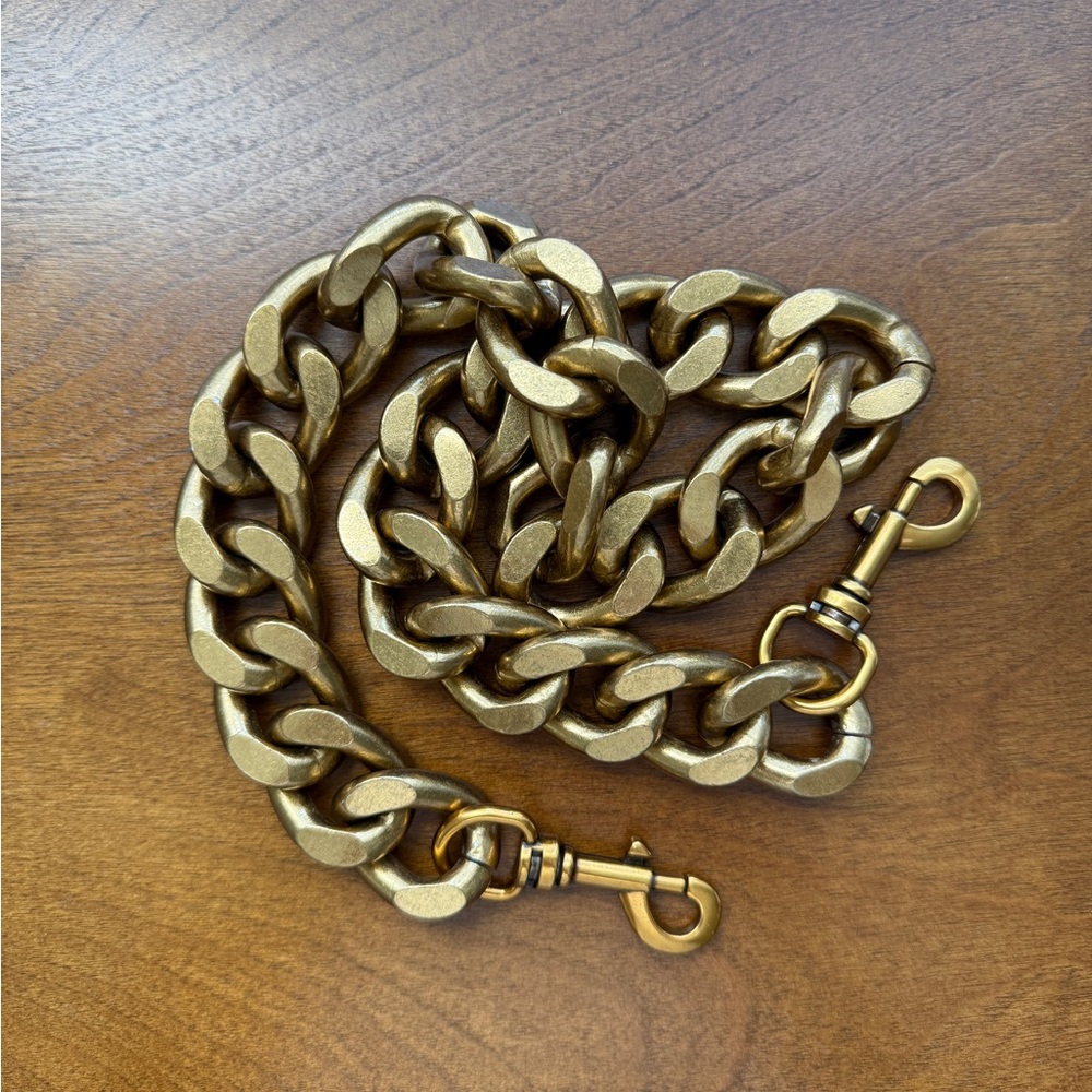 Gold tone Chunky chain shoulder strap